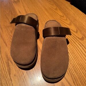 UGG Goldenstar Clogs